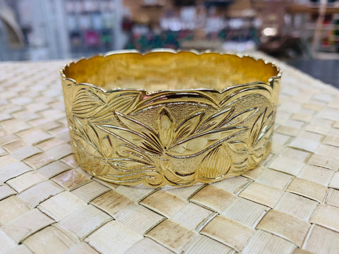 SALE 30mm Scalloped Bangle - Size 9.5 ONLY